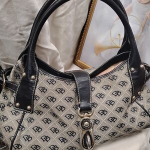 Dooney & Bourke Black and Tan Women's Handbag